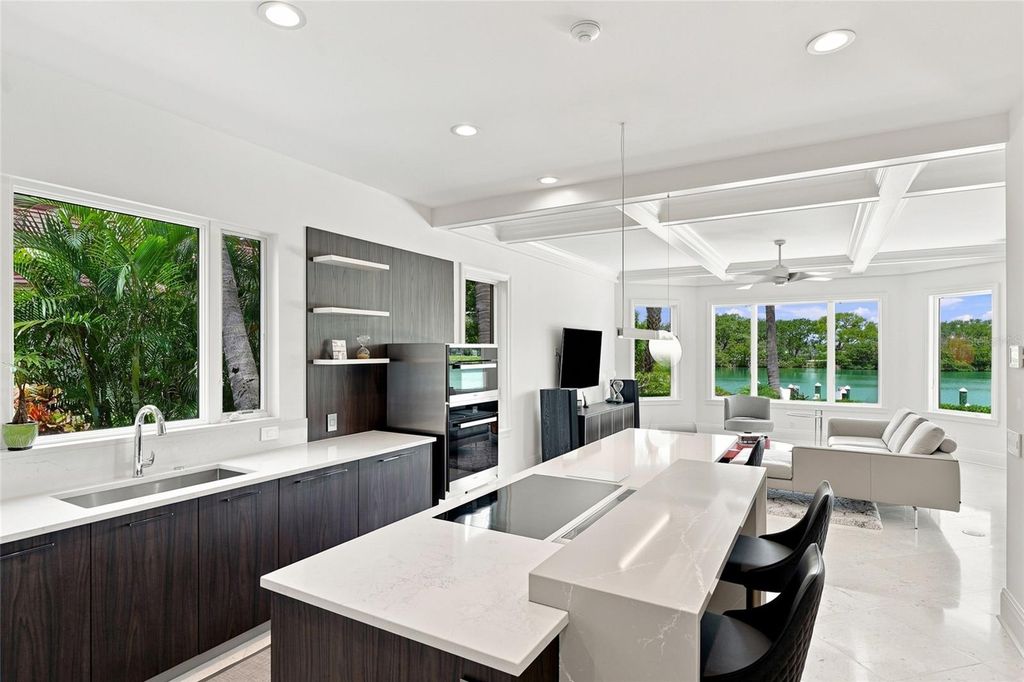 Image 21 of property listing at 65 LIGHTHOUSE POINT DRIVE, Longboat Key, FL 34228