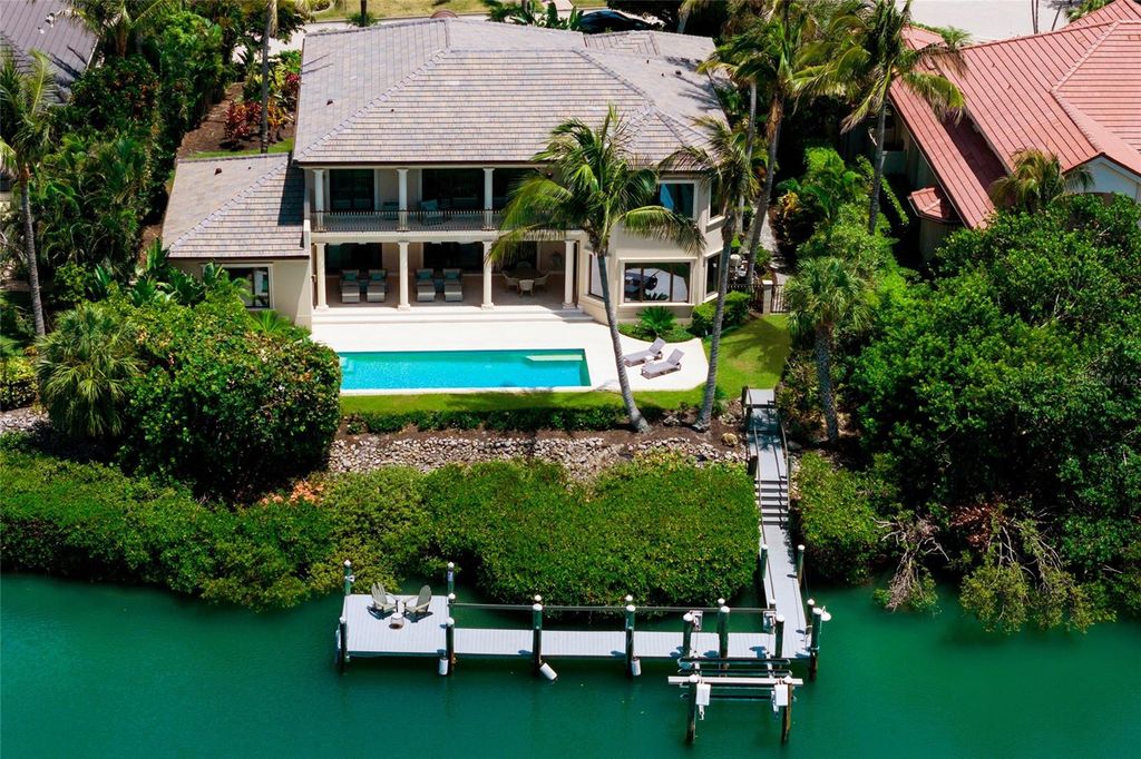 Image 4 of property listing at 65 LIGHTHOUSE POINT DRIVE, Longboat Key, FL 34228