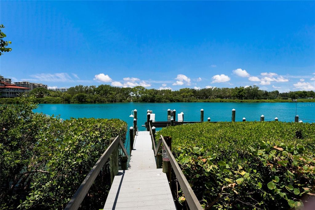 Image 7 of property listing at 65 LIGHTHOUSE POINT DRIVE, Longboat Key, FL 34228