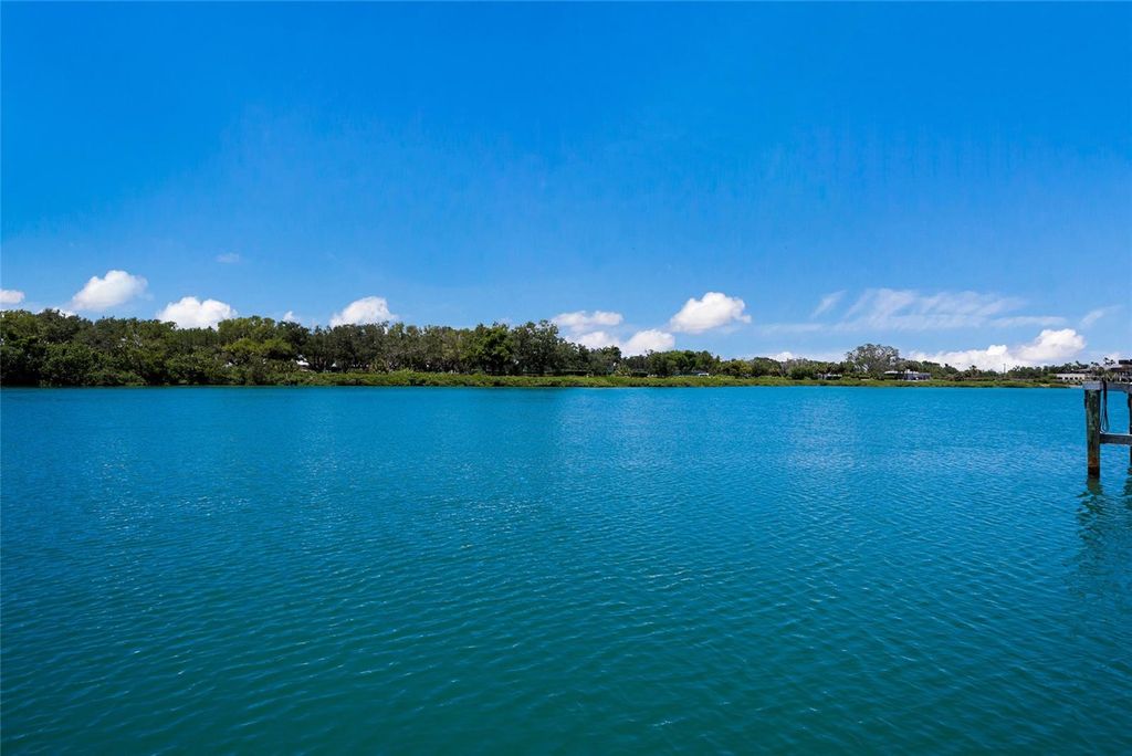Image 8 of property listing at 65 LIGHTHOUSE POINT DRIVE, Longboat Key, FL 34228
