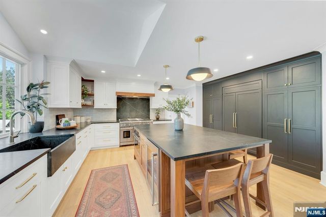 212 Midland Avenue, Montclair, NJ 07042