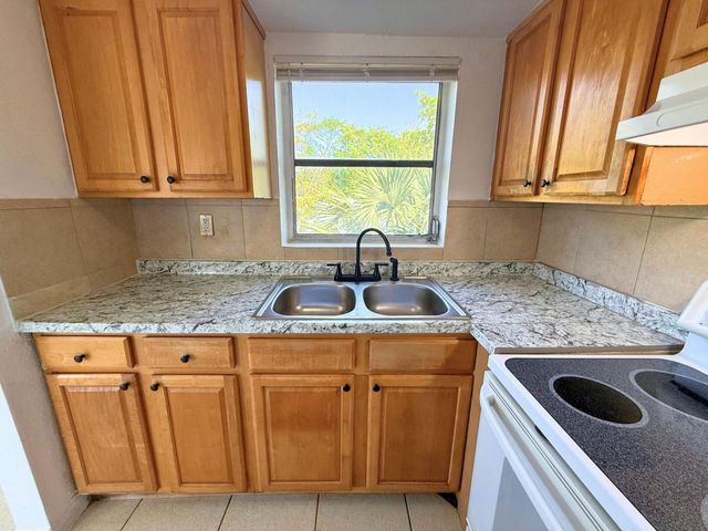 432 NW 42nd Street 1-6, Oakland Park, FL 33309