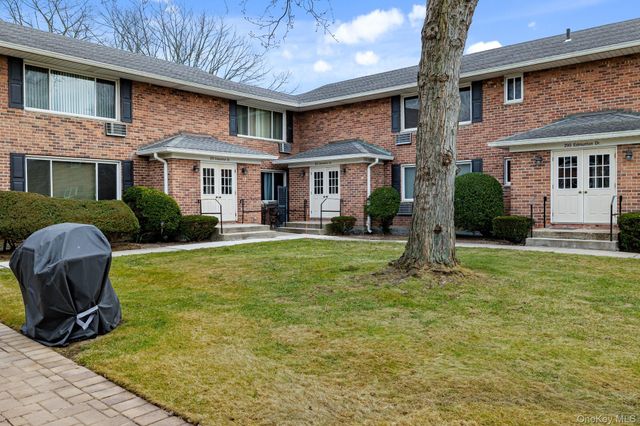 285 Edmunton 16, North Babylon, NY 11703