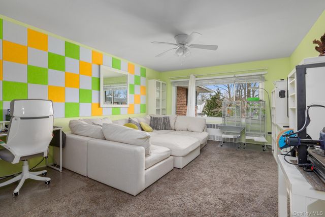 285 Edmunton 16, North Babylon, NY 11703