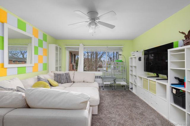 285 Edmunton 16, North Babylon, NY 11703