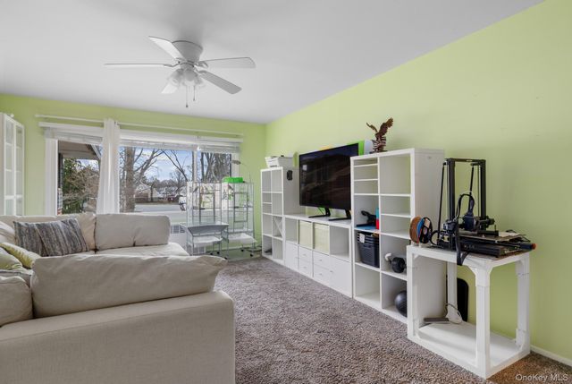 285 Edmunton 16, North Babylon, NY 11703