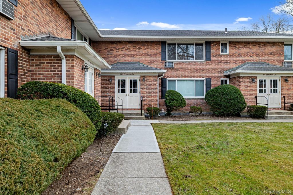 285 Edmunton 16, North Babylon, NY 11703