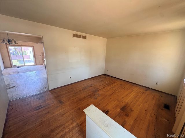 27442 Liberty Drive, Warren, MI 48092