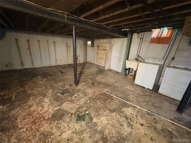 27442 Liberty Drive, Warren, MI 48092