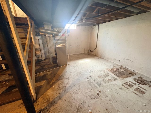 27442 Liberty Drive, Warren, MI 48092