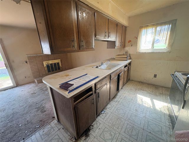 27442 Liberty Drive, Warren, MI 48092