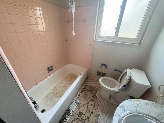 27442 Liberty Drive, Warren, MI 48092