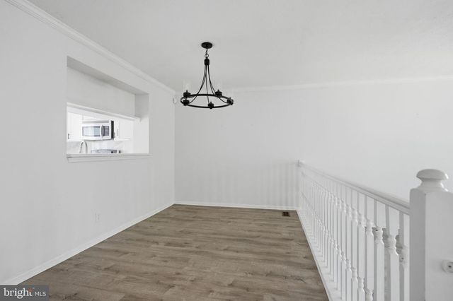 8 WAGON WHEEL DR, Sicklerville, NJ 08081