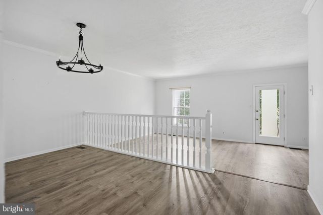 8 WAGON WHEEL DR, Sicklerville, NJ 08081