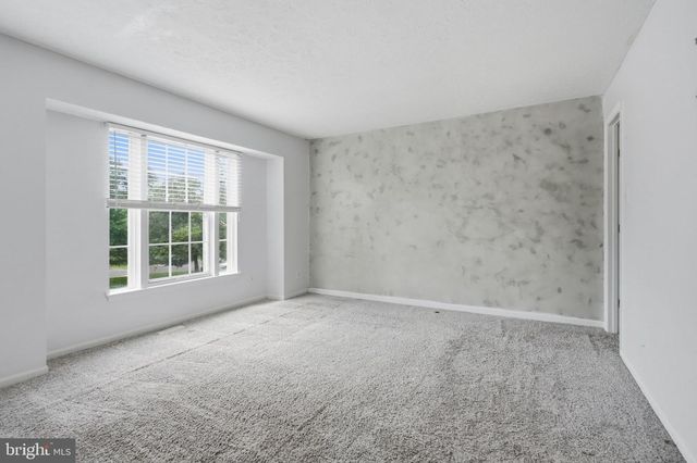 8 WAGON WHEEL DR, Sicklerville, NJ 08081