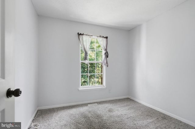 8 WAGON WHEEL DR, Sicklerville, NJ 08081