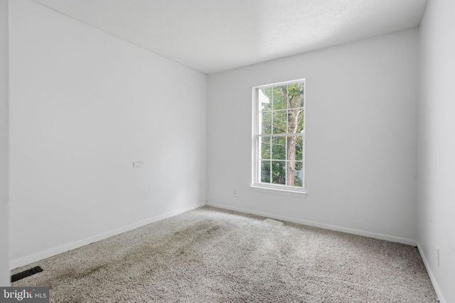 8 WAGON WHEEL DR, Sicklerville, NJ 08081