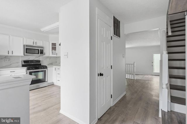 8 WAGON WHEEL DR, Sicklerville, NJ 08081