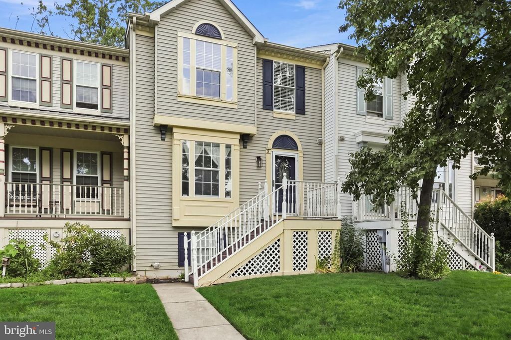 8 WAGON WHEEL DR, Sicklerville, NJ 08081