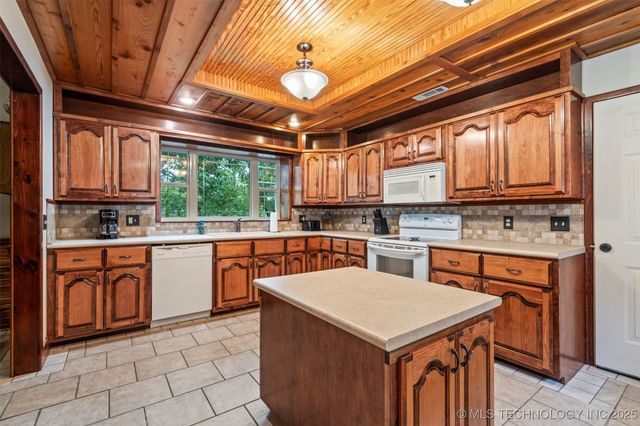 2480 N Saint Andrews Drive, Kansas, OK 74347