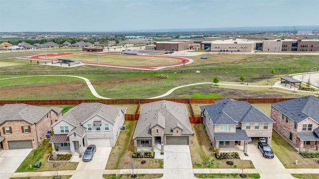 918 Hawthorn Lane, Mansfield, TX 76063