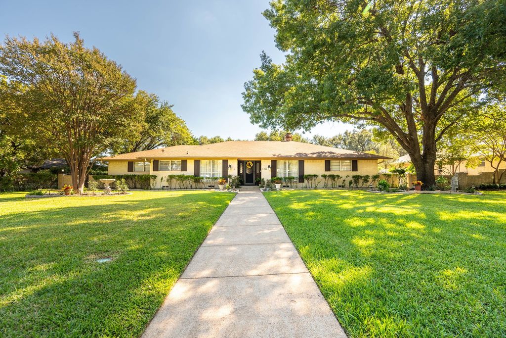 1706 Dakota Drive, Garland, TX 75043