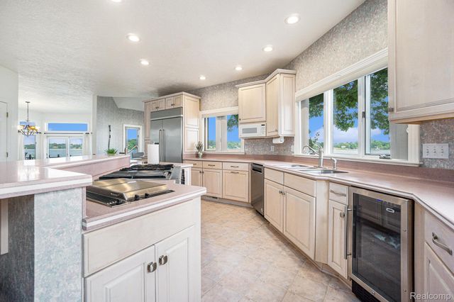 265 Lakeshore Drive, Battle Creek, MI 49015