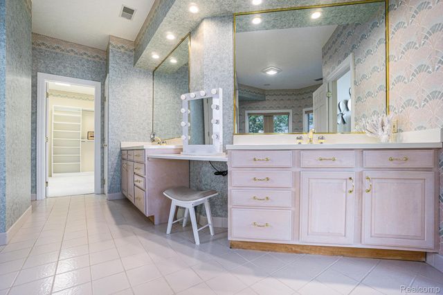 265 Lakeshore Drive, Battle Creek, MI 49015