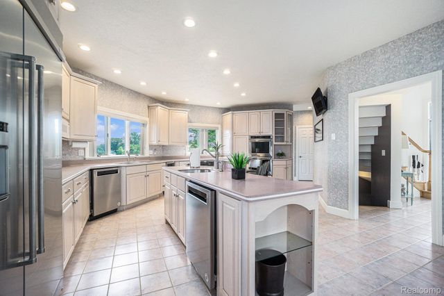 265 Lakeshore Drive, Battle Creek, MI 49015