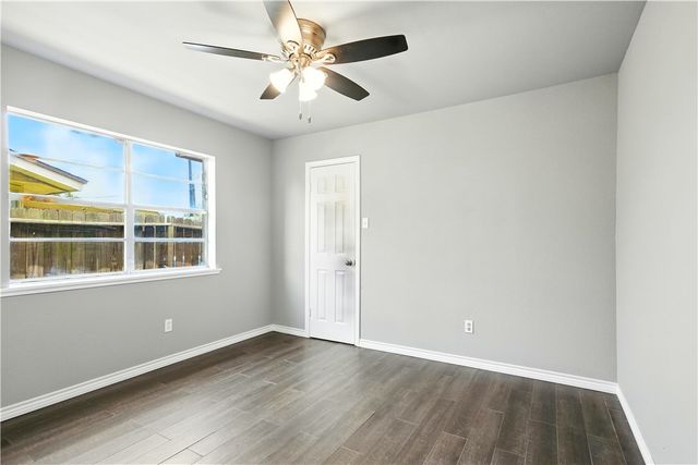 833 Orleans Dr, Corpus Christi, TX 78418