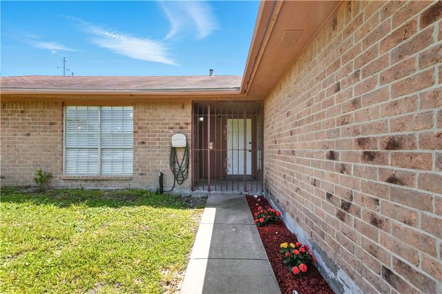 833 Orleans Dr, Corpus Christi, TX 78418