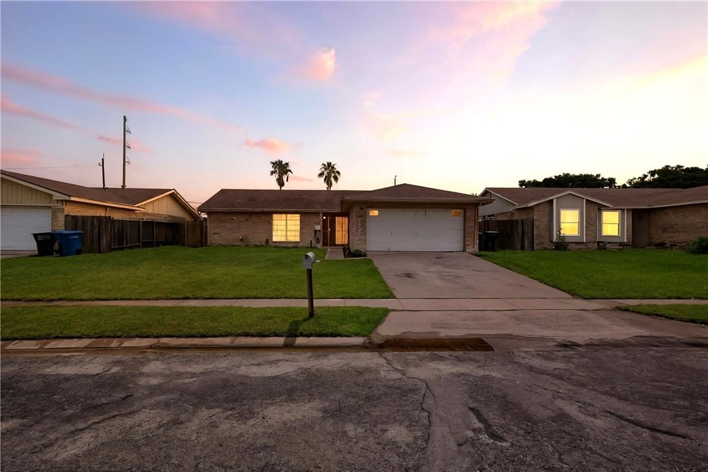 833 Orleans Dr, Corpus Christi, TX 78418