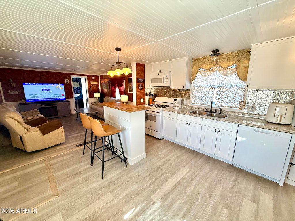 Image 8 of property listing at 1091 N Camino San Rafael Road, Tombstone, AZ 85638