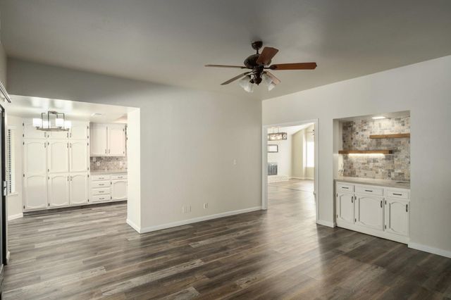 7570 N 6th Street, Fresno, CA 93720
