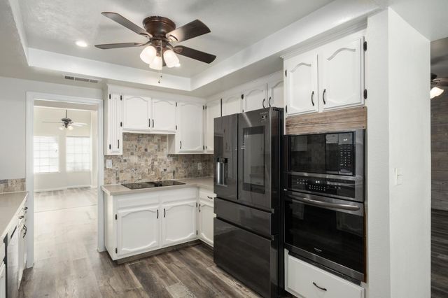 7570 N 6th Street, Fresno, CA 93720
