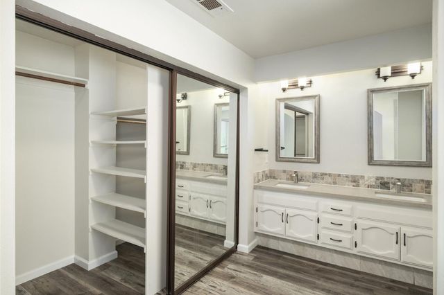 7570 N 6th Street, Fresno, CA 93720