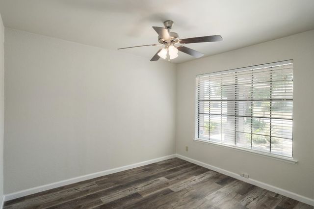 7570 N 6th Street, Fresno, CA 93720