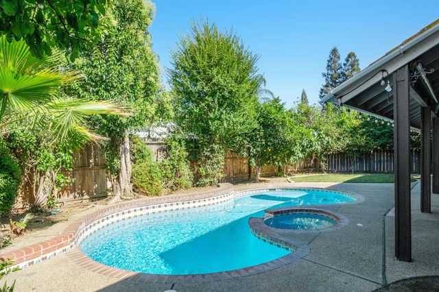 7570 N 6th Street, Fresno, CA 93720
