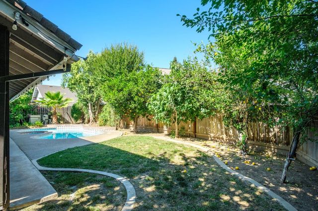 7570 N 6th Street, Fresno, CA 93720