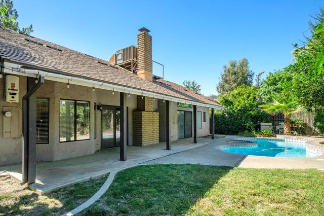 7570 N 6th Street, Fresno, CA 93720