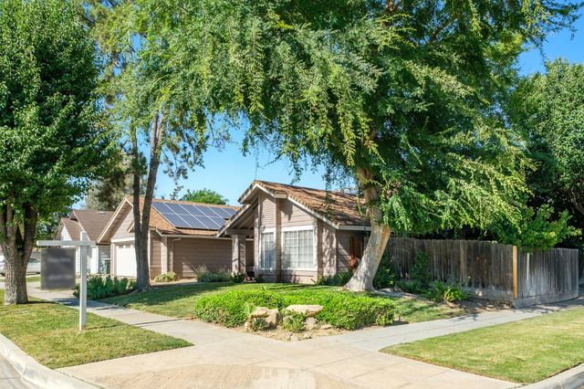 7570 N 6th Street, Fresno, CA 93720