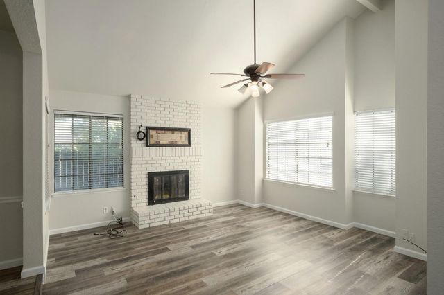 7570 N 6th Street, Fresno, CA 93720