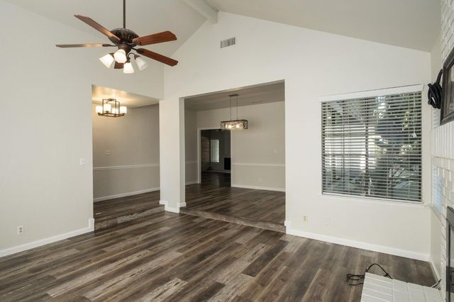 7570 N 6th Street, Fresno, CA 93720