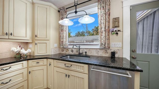 1751 FLOYD STREET, Sarasota, FL 34239