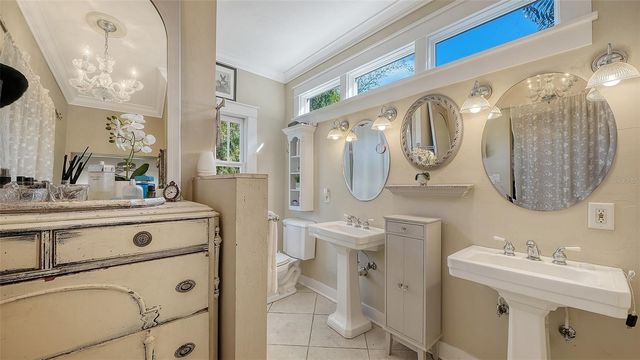 1751 FLOYD STREET, Sarasota, FL 34239