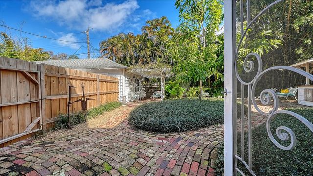 1751 FLOYD STREET, Sarasota, FL 34239