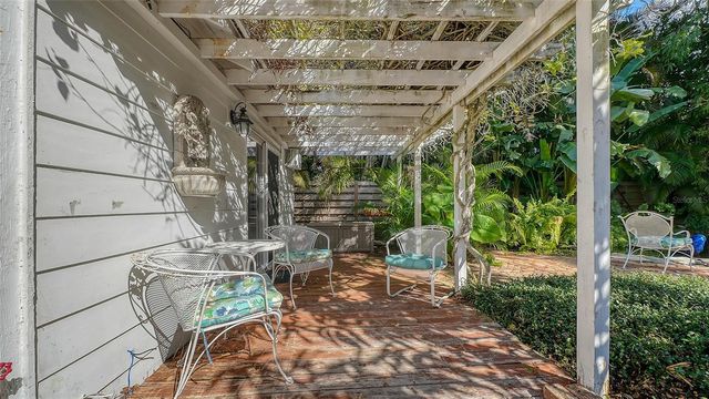 1751 FLOYD STREET, Sarasota, FL 34239