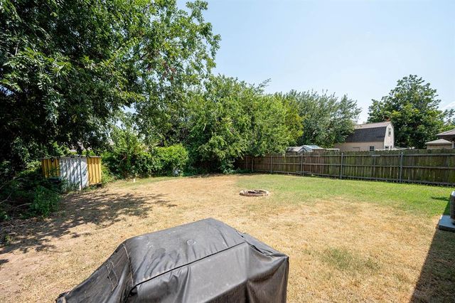 1504 Lawton, Moore, OK 73160