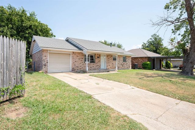 1504 Lawton, Moore, OK 73160
