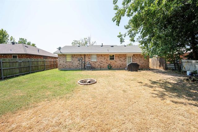 1504 Lawton, Moore, OK 73160